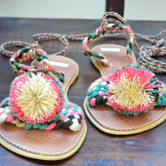 Handmade Wayuu Sandals - Picture 1 of 3